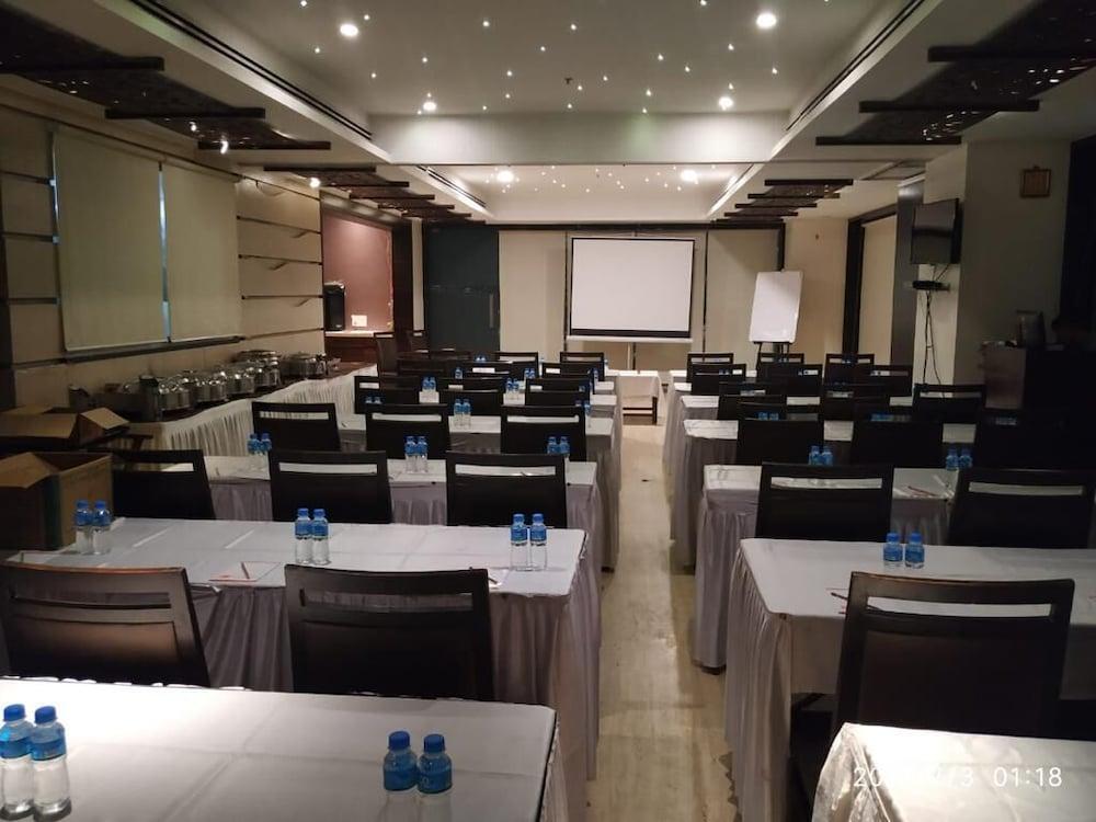 Tarawade Clarks Inn Pune Dış mekan fotoğraf