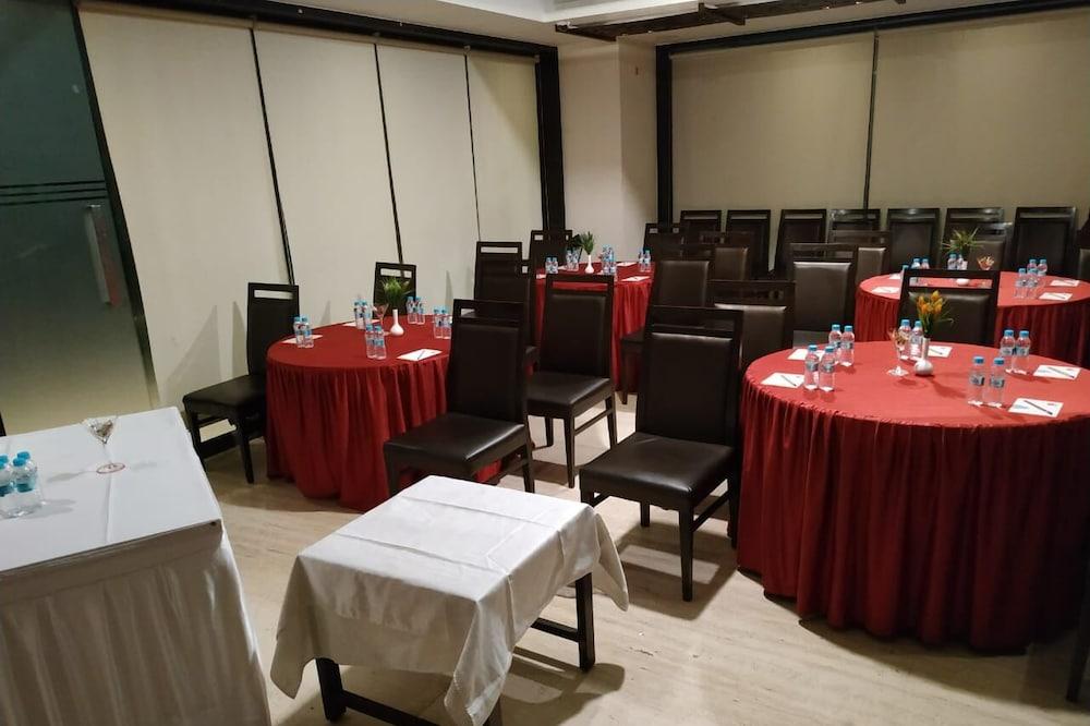 Tarawade Clarks Inn Pune Dış mekan fotoğraf
