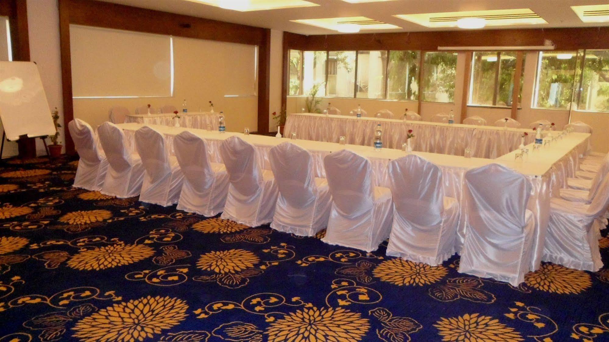 Tarawade Clarks Inn Pune Dış mekan fotoğraf