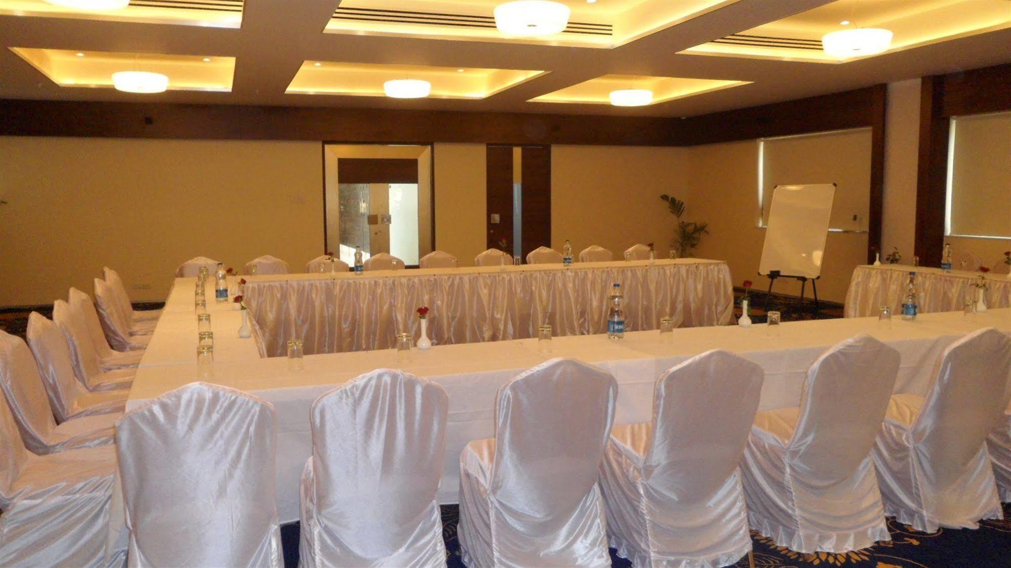 Tarawade Clarks Inn Pune Dış mekan fotoğraf