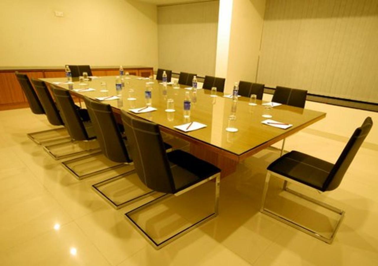 Tarawade Clarks Inn Pune Dış mekan fotoğraf